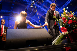 Sopranistin Chen Reiss und Dirigent Lahav Shani verbeugen sich. Fest der Freude 2022 © MKÖ/Sebastian Philipp 